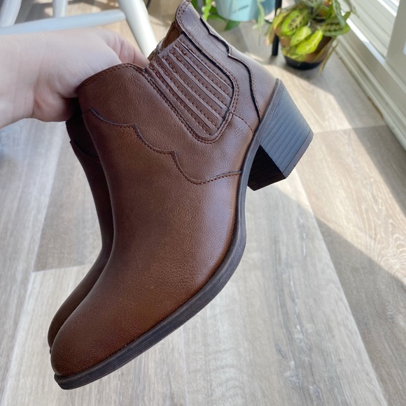 NWOT Eurosoft by soft Brown Boots - Picture 3 of 8